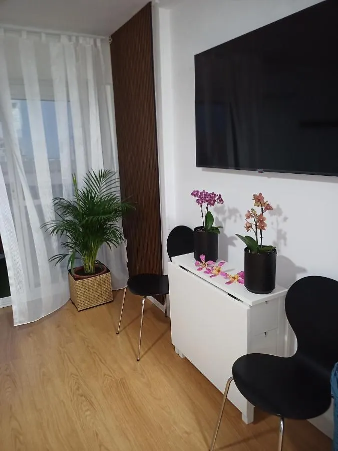 Apartment Sweet Home Benalmadena: Seaside Studio with Pools and Wi-Fi
